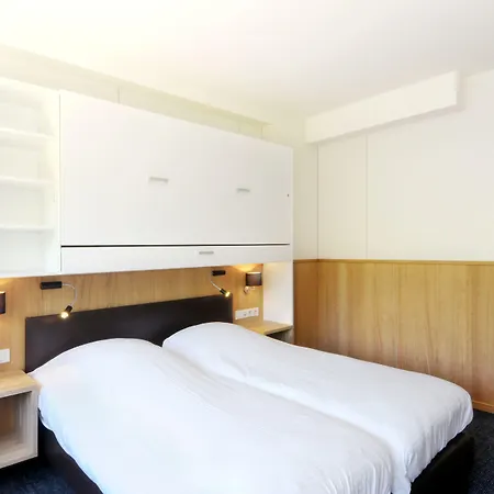 Mont-des-pins 3* 더뷔